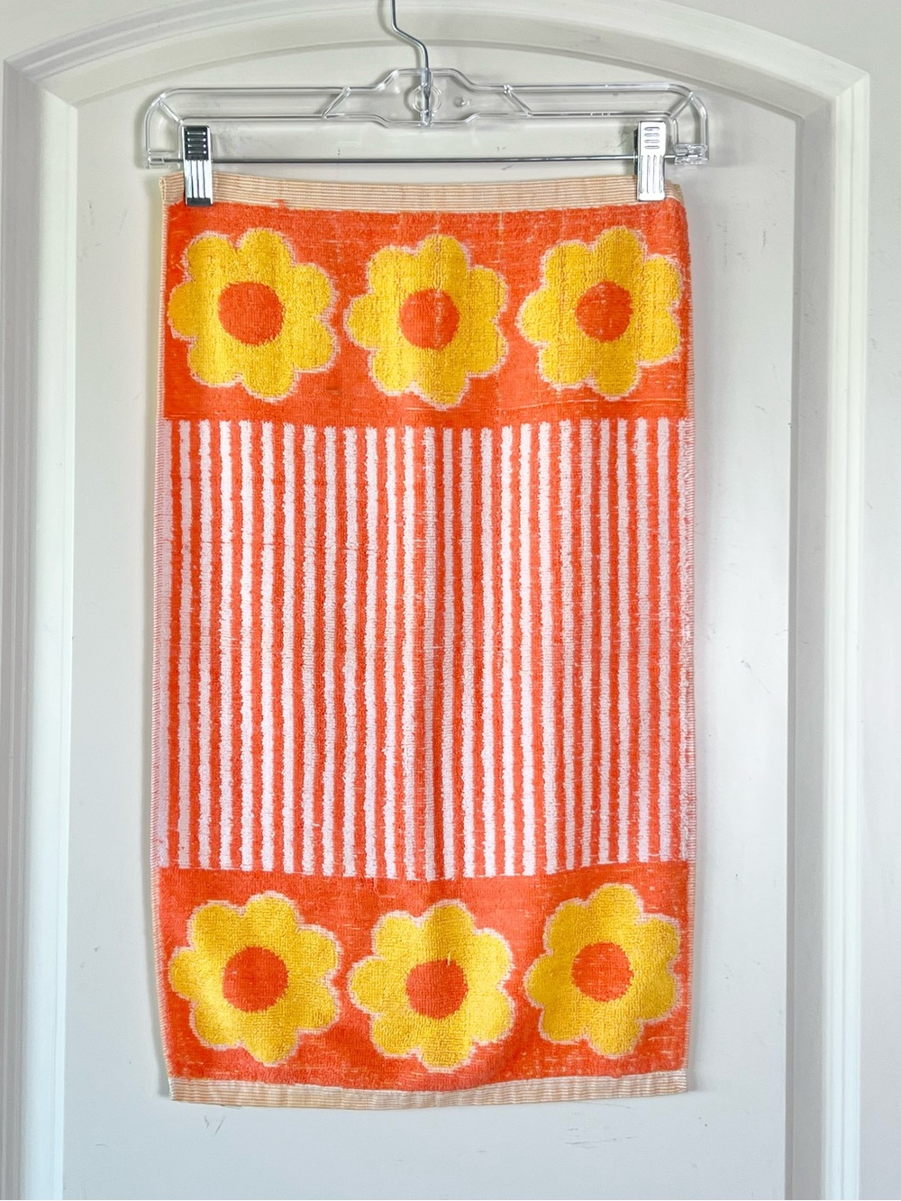 Vintage Terry Treasures California Towel 70s Flower Power Mod Daisy Retro - Picture 6 of 6